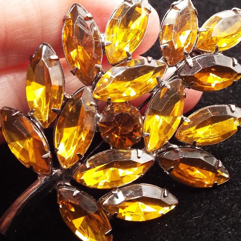 SIGNED 2012 FL GOLDEN SIENNA MARQUISE RHINESTONES LEAF PIN 73 - Picture 4 of 5